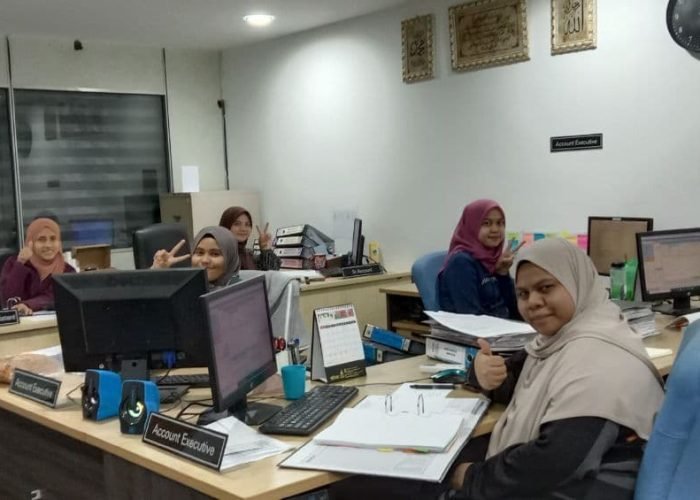 taz-staff-4